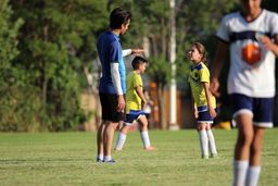 معرفی 10 باشگاه و بهترین مدرسه فوتبال در مشهد