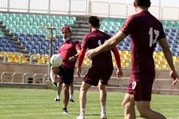 کری‌خوانی بامزه یحیی با پرسپولیسی ها در تمرینات!
