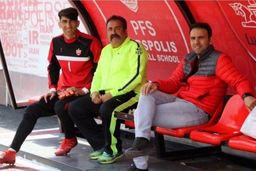 خشم وحید قلیچ: فرهاد مجیدی عذرخواهی کند تا بی خیالش شوم