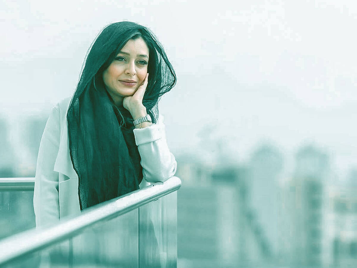  ساره بیات در ماشین لاکچری