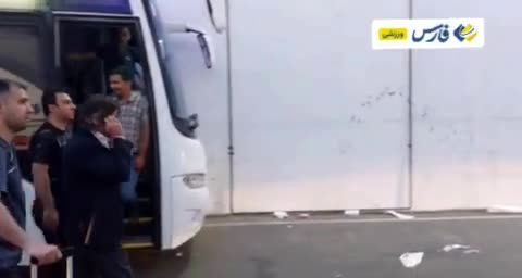 لحظه خروج ساپینتو از ورزشگاه آزادی با چهره‌ای درهم!فیلم