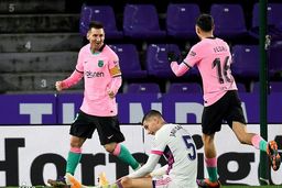 عبور هیجان انگیز لیونل مسی از پله! + عکس