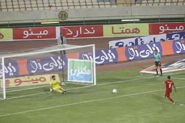 ضربات پنالتی پرسپولیس و استقلال در دربی 96