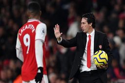 جو منفی علیه امری در رختکن آرسنال

