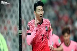 استقبال جالب مردم کره از آقای گل لیگ جزیره در فرودگاه|فیلم