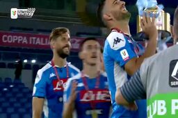 شادی بازیکنان ناپولی پس از قهرمانی در کوپا ایتالیا