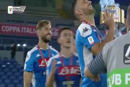 شادی بازیکنان ناپولی پس از قهرمانی در کوپا ایتالیا
