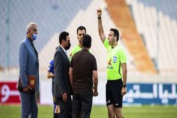 قضاوت پر حاشیه و پر اشتباه داور بازی استقلال و گل گهر