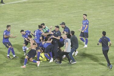 ضربات پنالتی پرسپولیس و استقلال در دربی 96