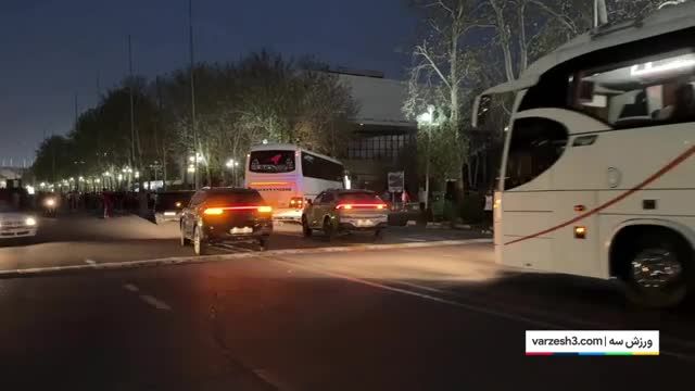 فیلم|ورود تیم فوتبال پرسپولیس به استادیوم آزادی