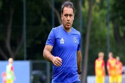 عدم رضایت سرمربی امید از بازی پیکان و نفت 