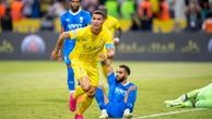 لحظه بالا بردن جام باشگاه های عرب توسط رونالدو