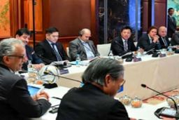 عزیزی خادم صندلی تاج را می گیرد؟