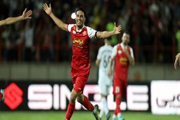  پرسپولیس با بازی تکنیکی و هت تریک زاهدی به صدر رفت