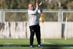 مربی از دم تیغ می‌گذرد! / آیا تصمیم باشگاه تراکتور حرفه‌ای بود؟
