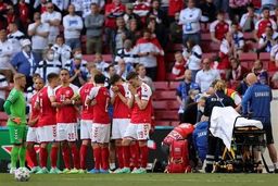 سکته هولناک بازیکن دانمارک در دیدار مقابل فنلاند