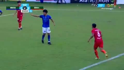 ببینید | ضربه وحشتناک در فوتبال|صورت بازیکن حریف 24 بخیه خورد