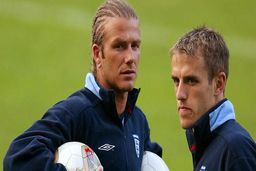 دیوید بکهام نویل را می خواهد