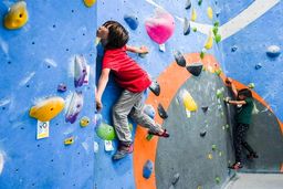 10 فایده صخره نوردی برای کودکان