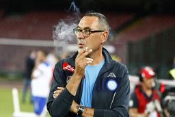 کلافه شدن کاپیتان یوونتوس از سیگاری بودنِ آقای مربی!

