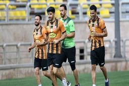 سه پیشکسوت معروف پرسپولیس در تمرین سرخ ها؛عکس