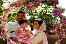 عکس عاشقانه از حسین ماهینی و همسرش در آسانسور!

