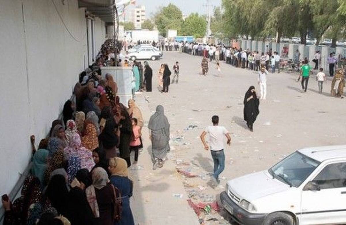 عکس:صف عجیب خرید مرغ در تهران