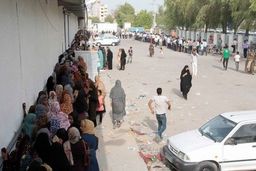 عکس:صف عجیب خرید مرغ در تهران