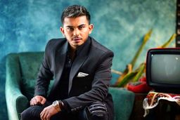 تمرین ورزشی ارسلان قاسمی در یک باشگاه لاکچری + عکس