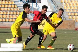 رقابت میلیمتری ۳ تیم در صدر جدول / فجر سپاسی صدرنشین جدید لیگ یک 

