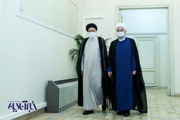 تصاویر روحانی در دفتر رئیسی پس از پیروزی 