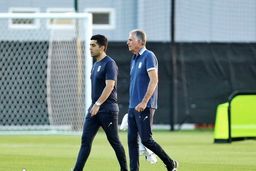 عکس| کی‌روش در کنار شبیه‌ترین سرمربی به خودش در جام جهانی