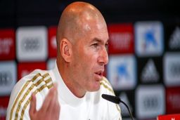 زیدان: سوالات شما مرا به خنده می‌اندازد!