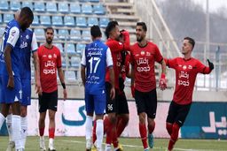 شکست استقلال مقابل تراکتور هجومی خمز|ناخوشی آبی ها در نیم فصل