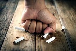 فاجعه سیگار|سبقت دختران سیگاری؛پسرها عاقل‌تر شدند!آمار و فیلم دختران دودی