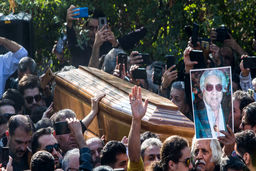 خاکسپاری اکبر گلپایگانی | تصاویر تشییع پیکر مرحوم گلپا