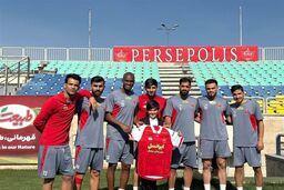 (ویدئو) نوجوان مشهور قاری قرآن در تمرین پرسپولیس و کیف کردن عبدالکریم حسن
