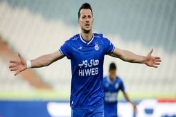 استقلال بحرانی برنده نبرد مربیان آبی