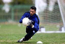 رشید مظاهری بهتر از حامد لک؛ دروازه بان استقلال رقیب پرسپولیسی را پشت سرگذاشت

