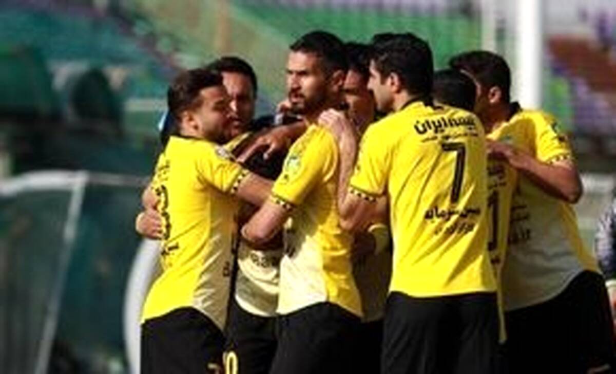 محرم نویدکیا تمرین سپاهان را تعطیل کرد