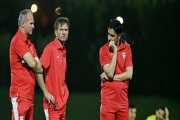 مربی جدید تیم ملی فوتبال ایران وارد اردوی قطر شد