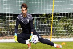 قفل دوباره علی بیرو روی نیمکت آنتورپ