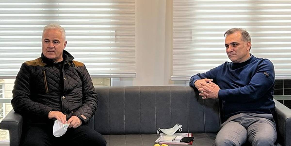 ماجدی توپ را به زمین کامرانی فر انداخت