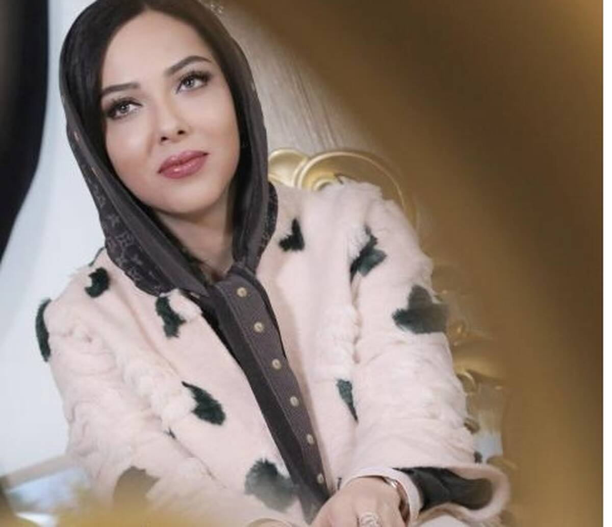 عکس دیده نشده از لیلا اوتادی بر سر سفره عقد/ شباهت جالب اوتادی و خواهرش