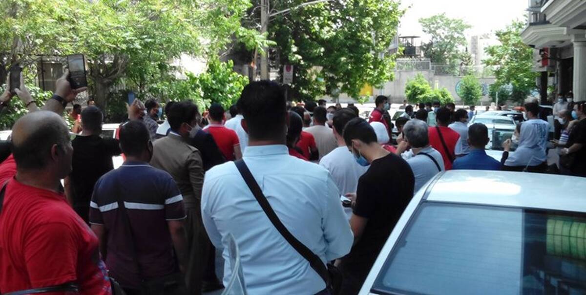 با وساطت مدیرعامل پرسپولیس هواداران بازداشتی به جز یکی آزاد شدند