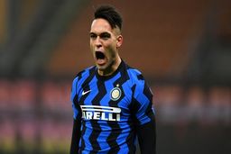 ستاره آبی‌ها بالاخره راضی شد/ تمدید میکنم