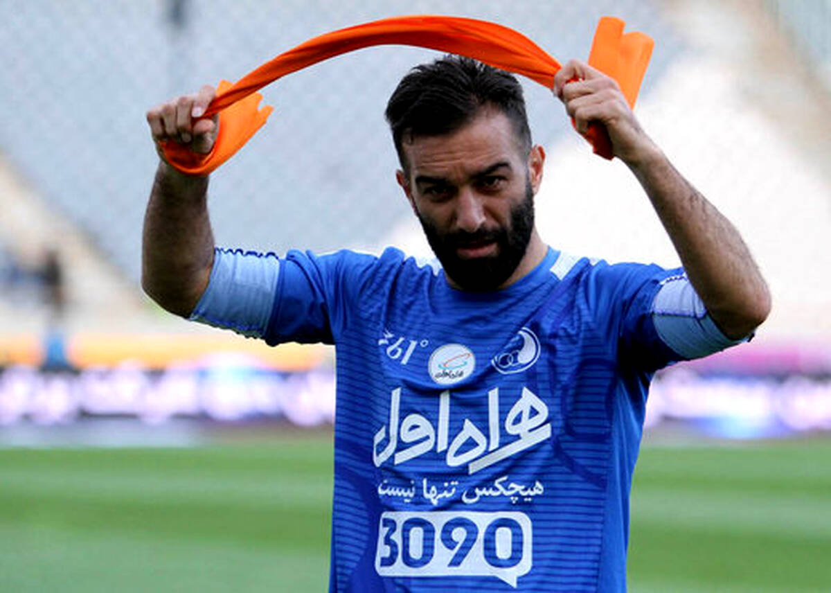 وقتی بچه‌غول استقلالی‌ها پشت علی کریمی درآمد!

