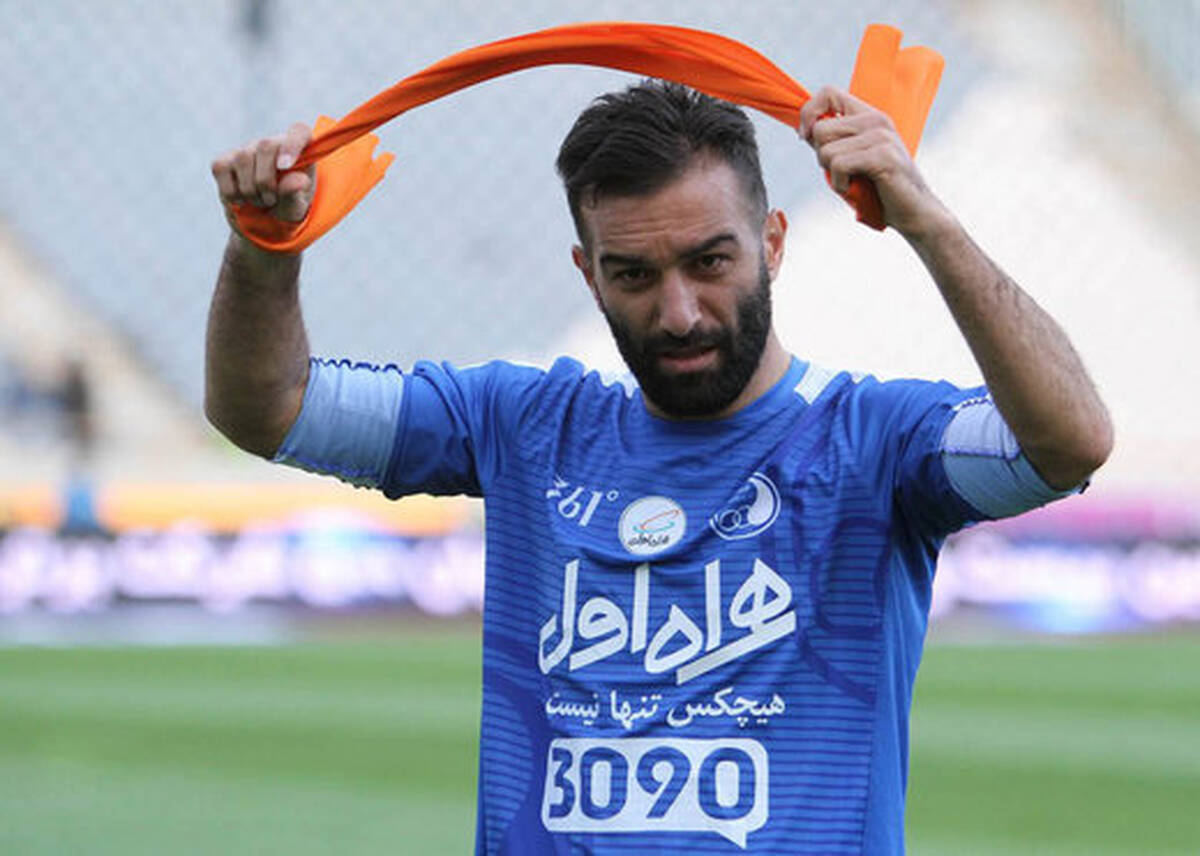 وقتی بچه‌غول استقلالی‌ها پشت علی کریمی درآمد!

