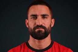 مهاجم سابق استقلال بازیکن آزاد شد