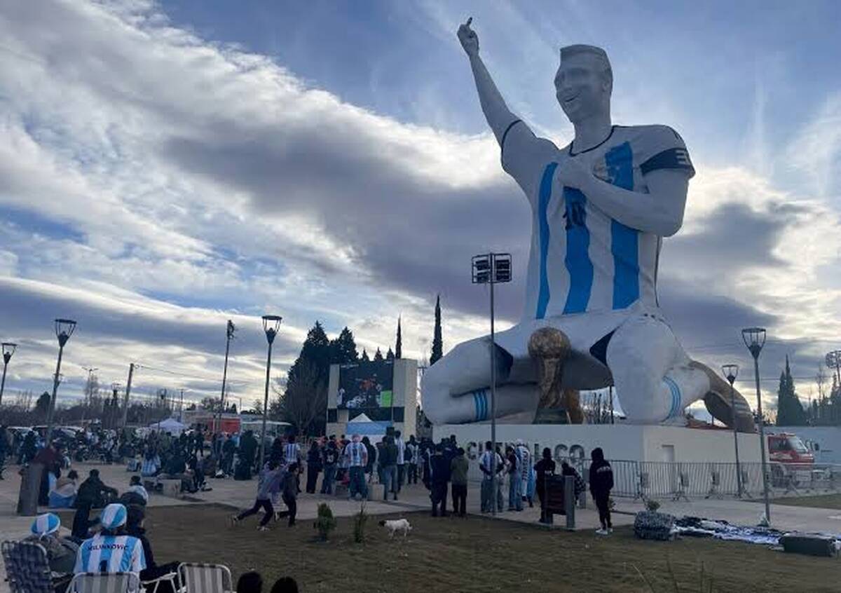 جشن بزرگ در شهر پاتاگونیا با مجسمه مسی؛